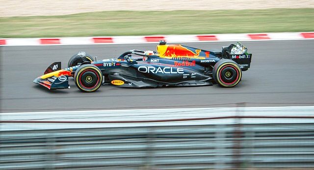 TECPRO Barriers, leader mondial de la sécurité des circuits de Formule 1, karting et moto. Photo Sandor Foszto from Pixabay.